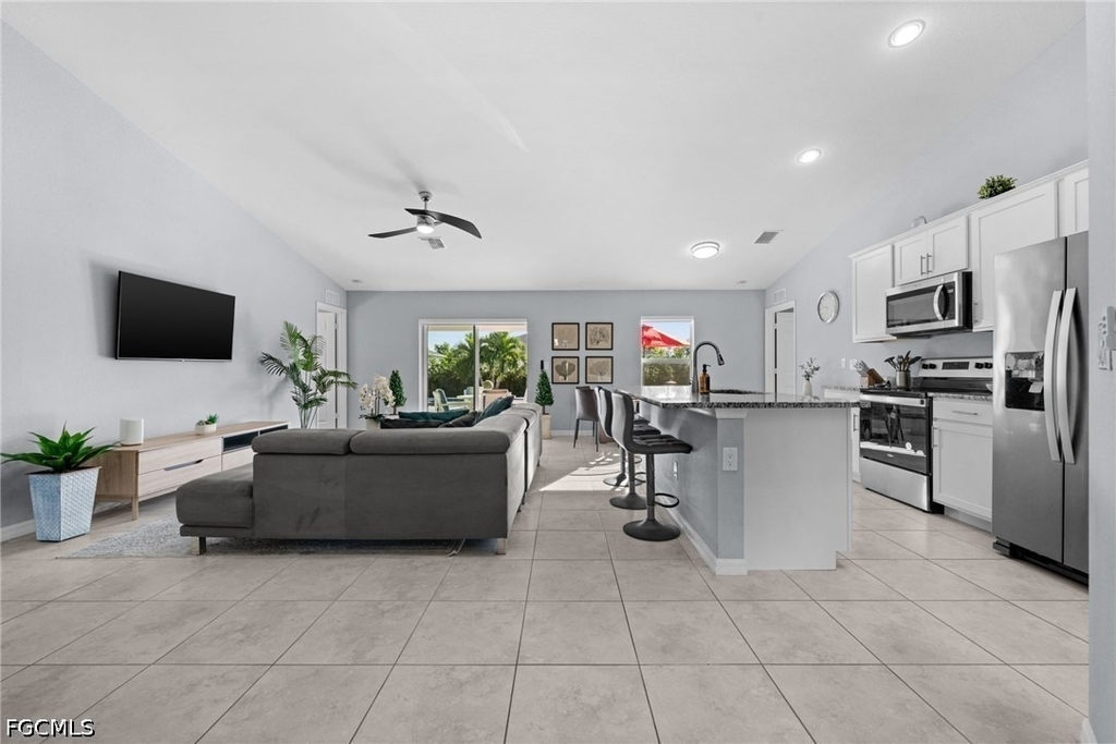 415 Sw 31st Place - Photo 18