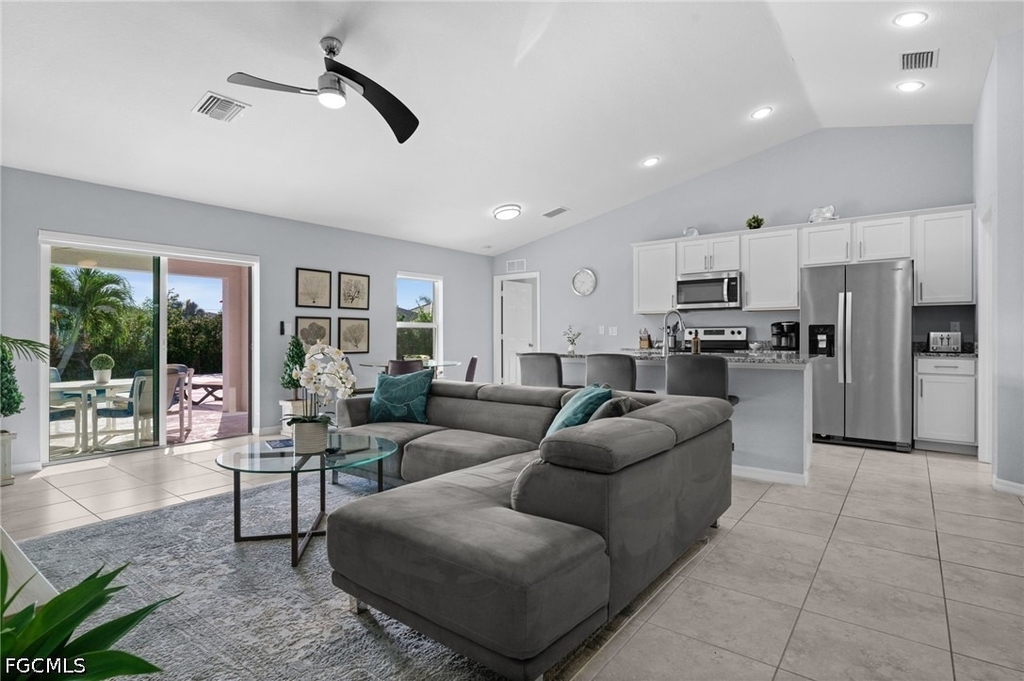 415 Sw 31st Place - Photo 7