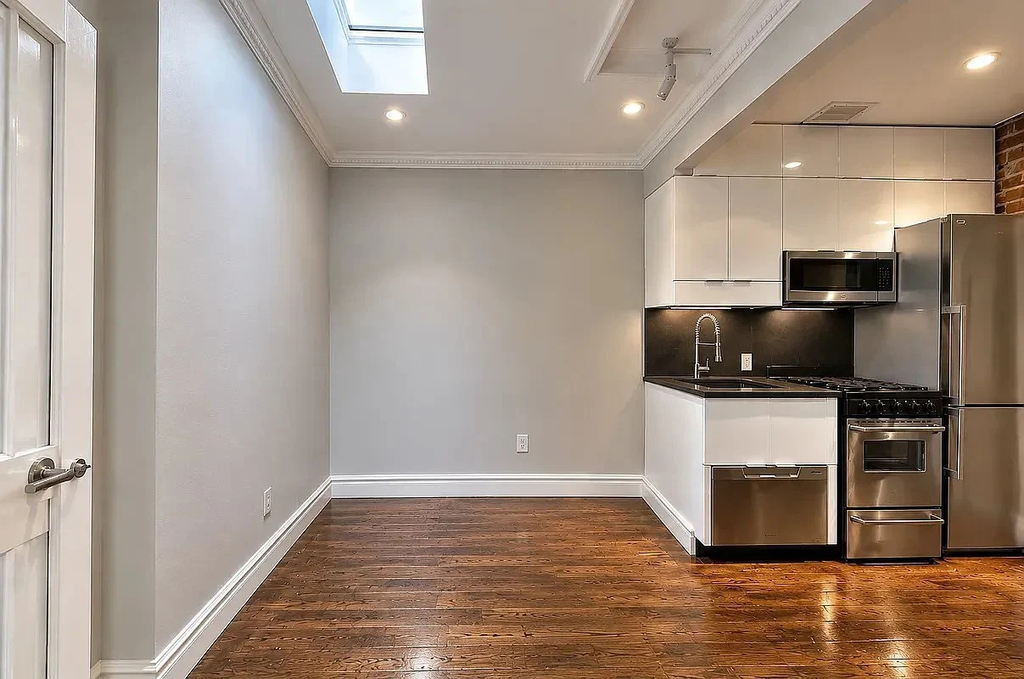 234 West 14th Street - Photo 7