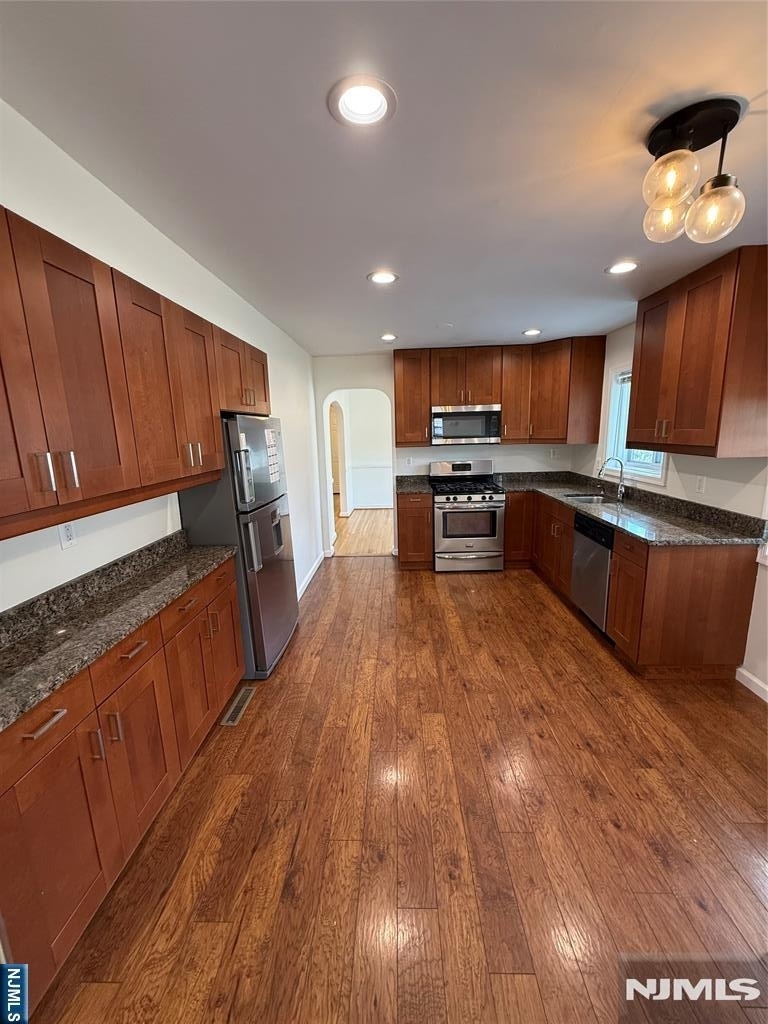 987 Pleasant - Photo 2