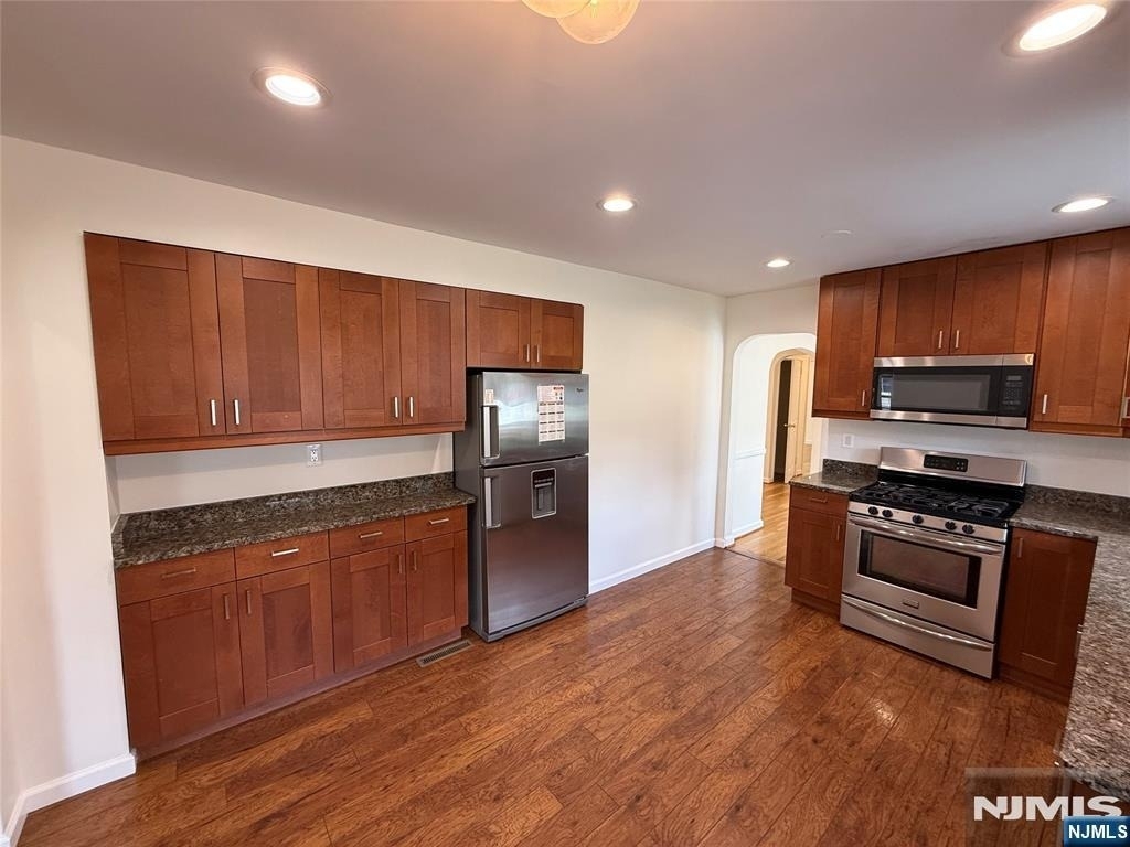 987 Pleasant - Photo 3