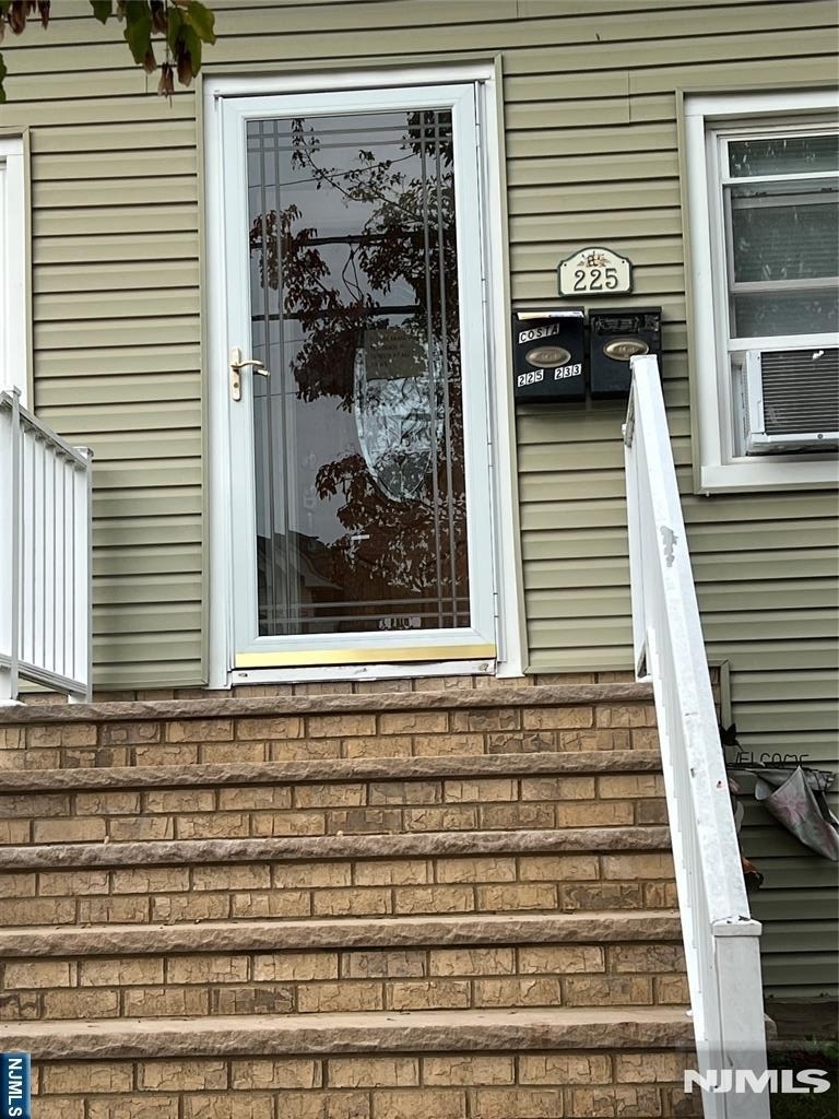225-233 Argyle - Photo 1