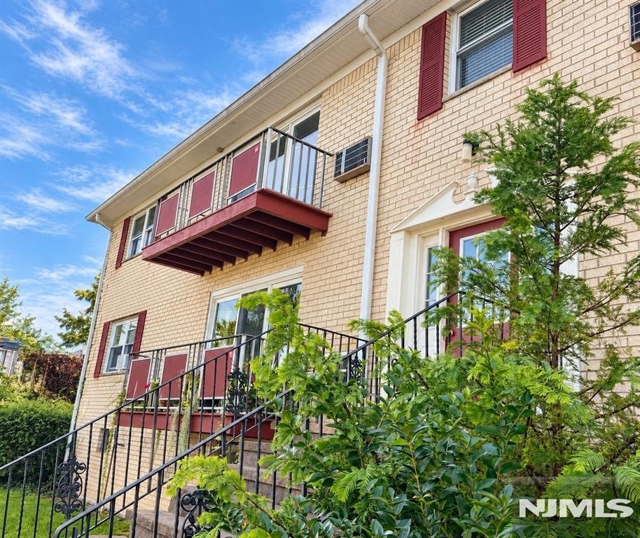 288 Hoover - Photo 0