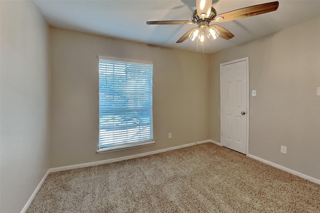 3303 Knoll Manor Drive - Photo 16