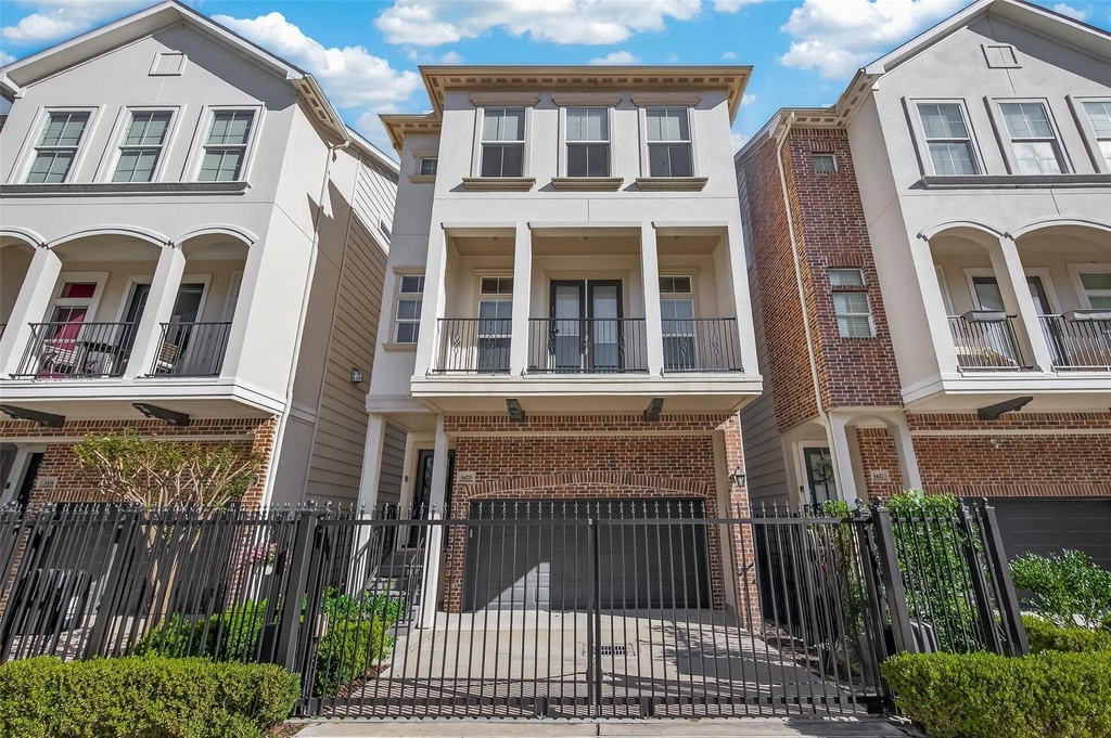 1429 W 21st Street - Photo 2
