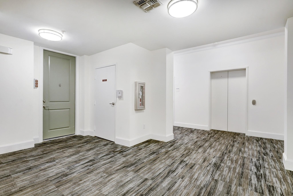 300 St Joseph Parkway - Photo 2
