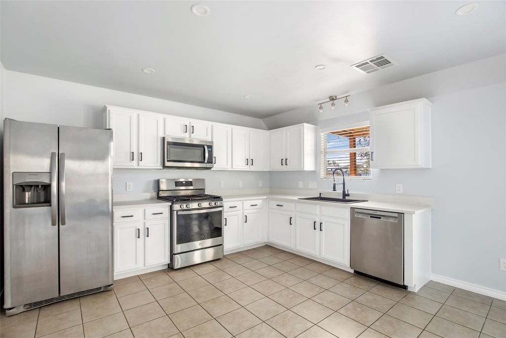 639 Trail Springs Court - Photo 10
