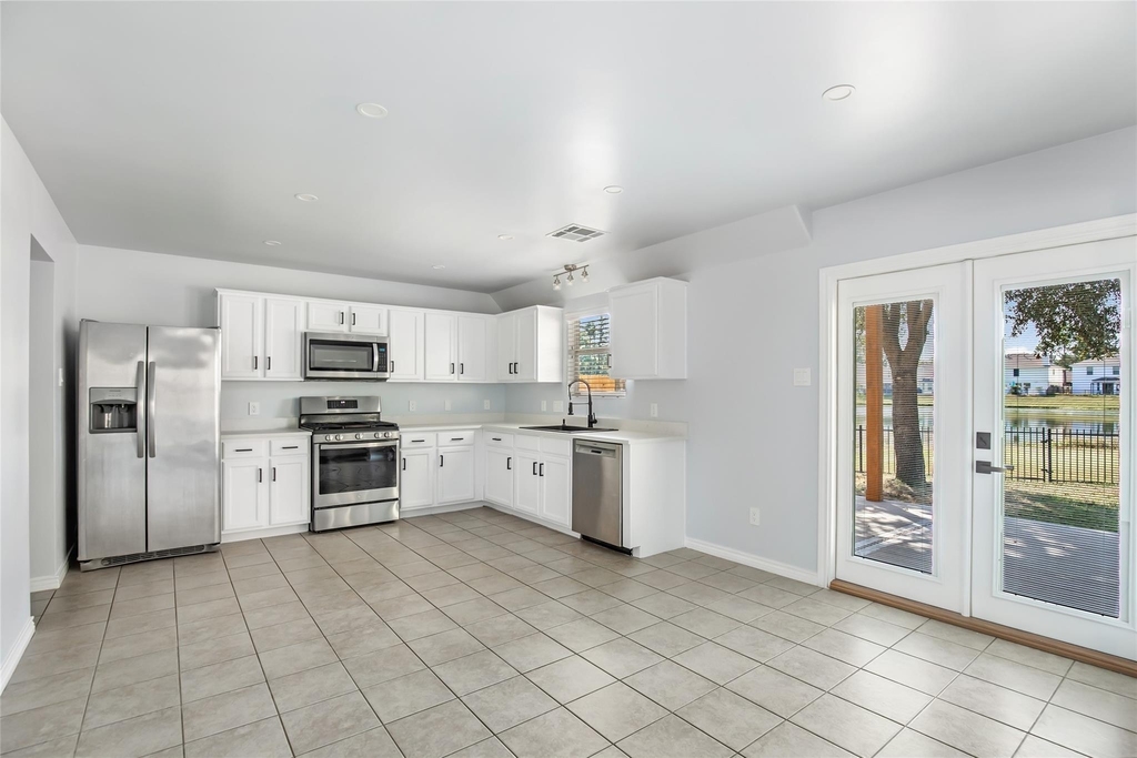 639 Trail Springs Court - Photo 11