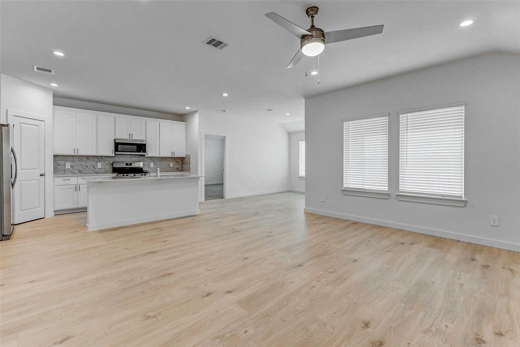 30307 Lighthouse Bluff Lane - Photo 8
