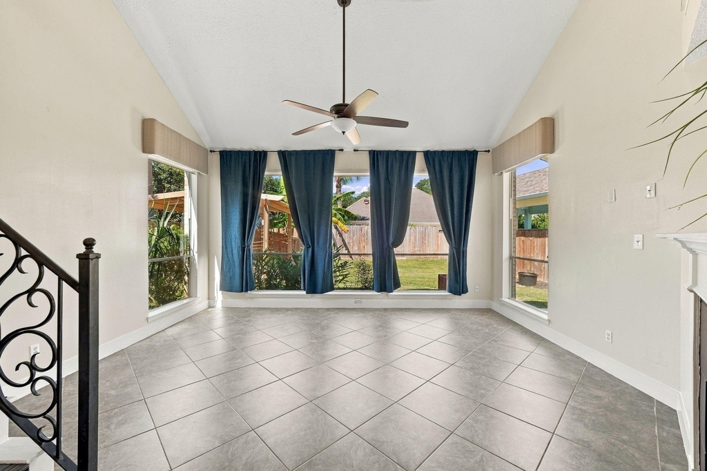 201 Lago Vista Street - Photo 6