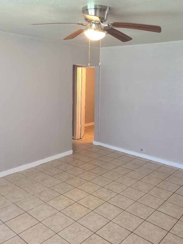 5018 Willow Glen Drive - Photo 2