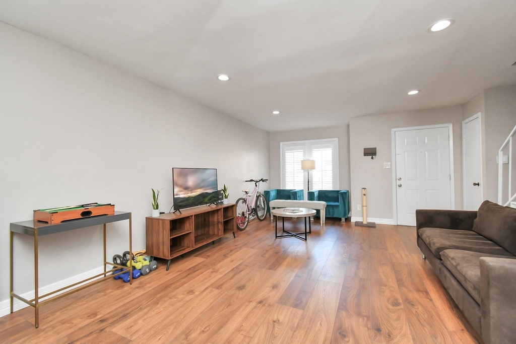 6111 Beverly Hill Street - Photo 5