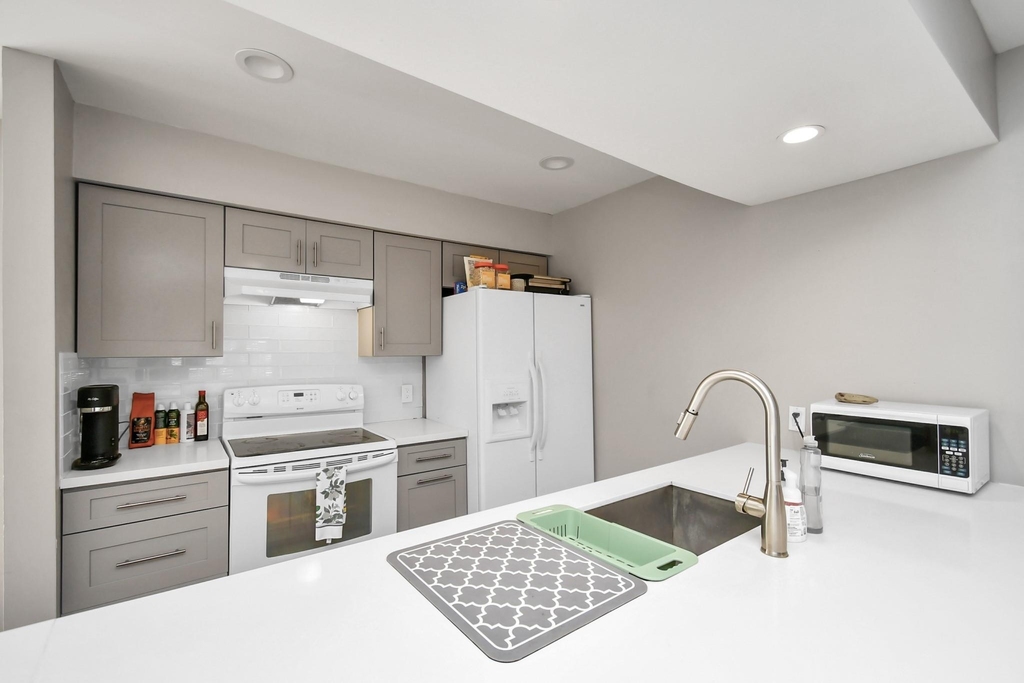 6111 Beverly Hill Street - Photo 10