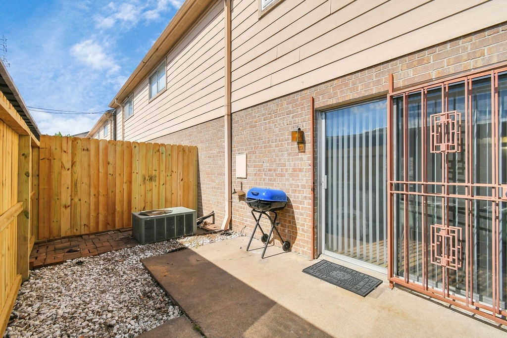 6111 Beverly Hill Street - Photo 24