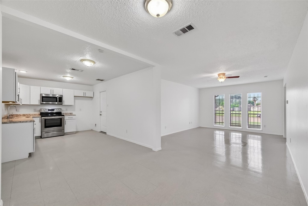 15022 Chipman Lane - Photo 8