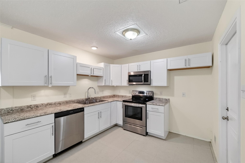 15022 Chipman Lane - Photo 16