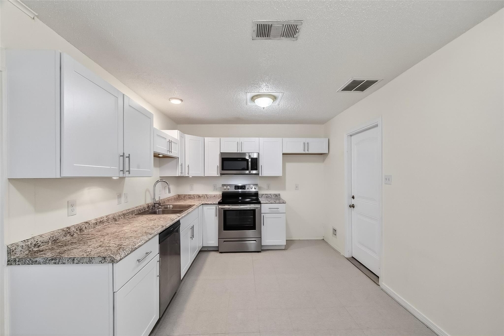15022 Chipman Lane - Photo 15