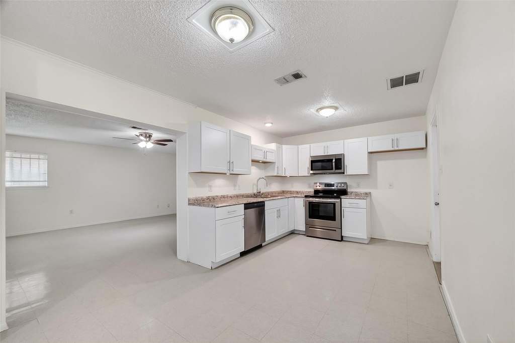 15022 Chipman Lane - Photo 14