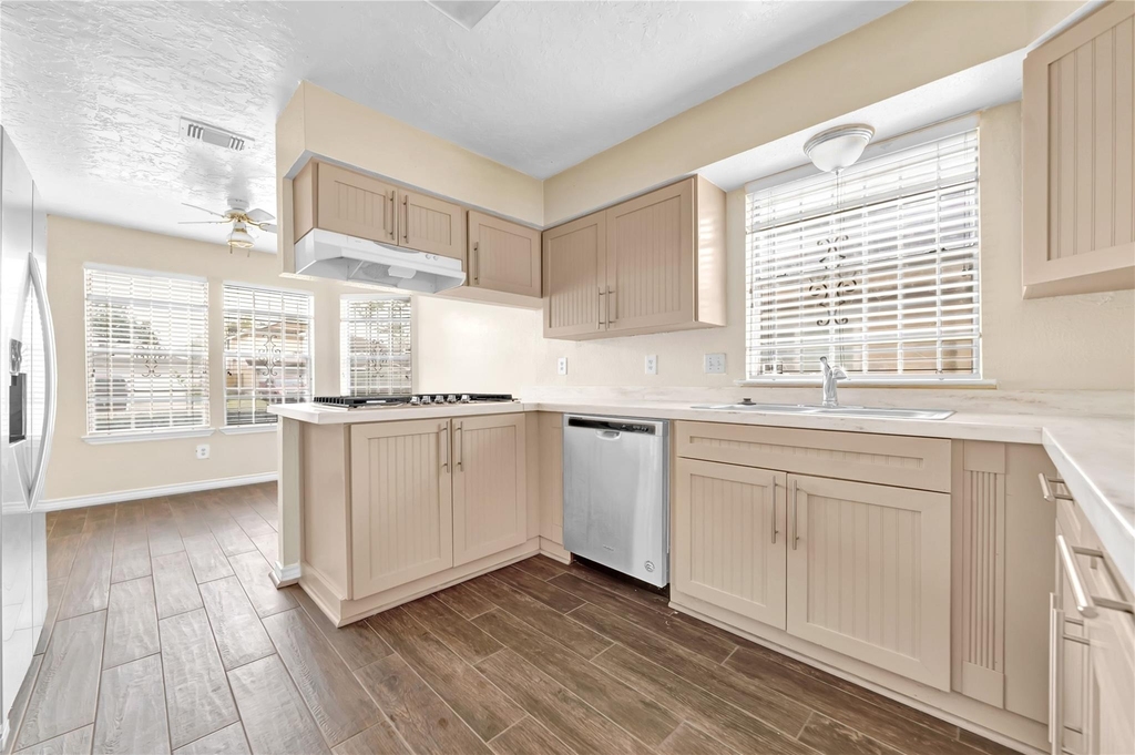 11734 Fairpoint Drive - Photo 6