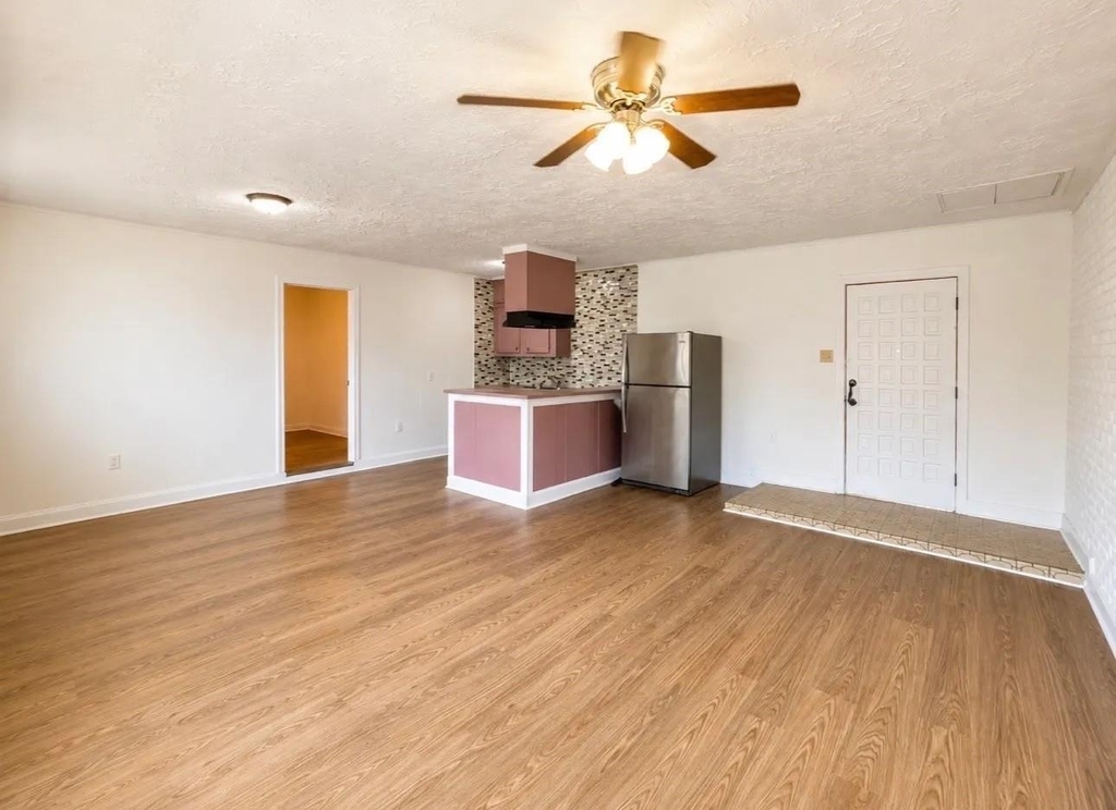 5526 Stonewall Street - Photo 2