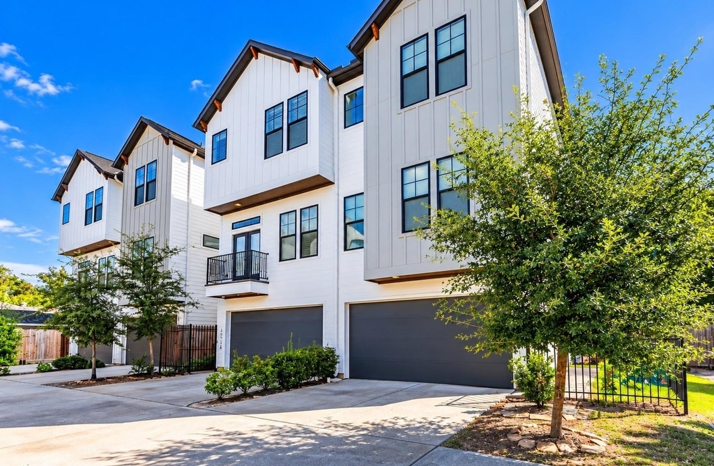 10910 Fire Creek Drive - Photo 2