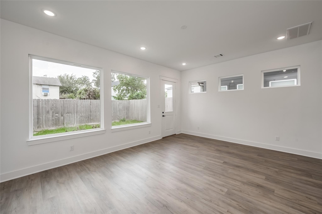 4605 Terry Street - Photo 7