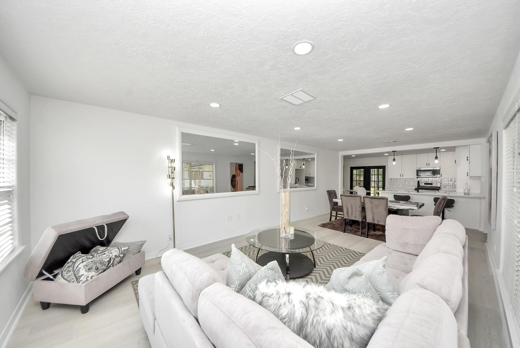 9610 Westview Drive - Photo 2