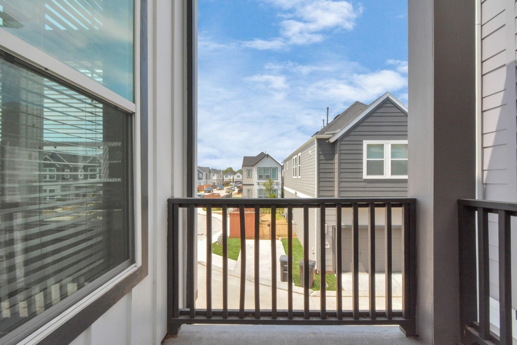 705 Strawberry Pines Court - Photo 36