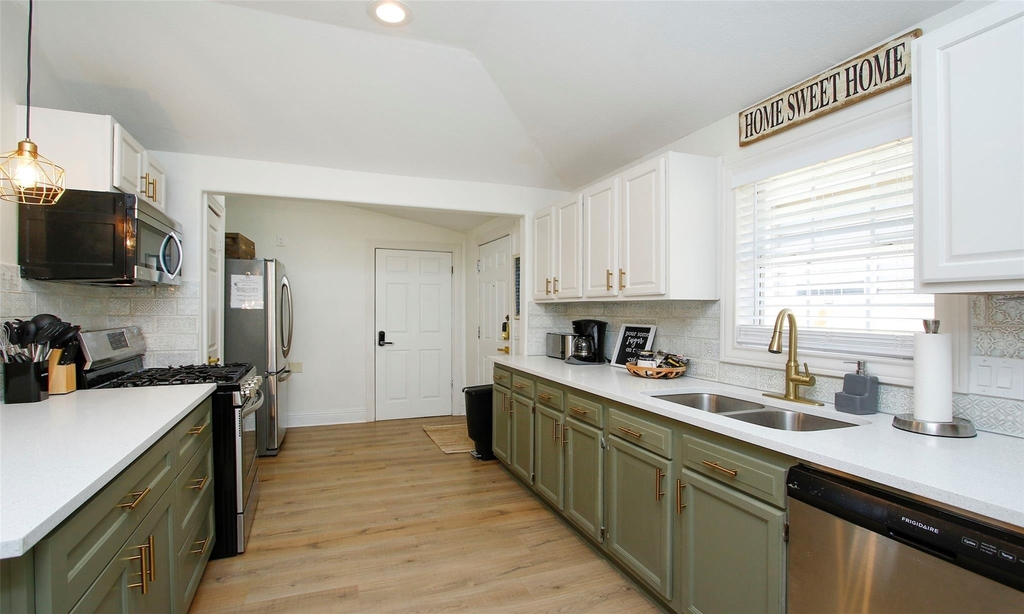 1518 Sabine Street - Photo 13