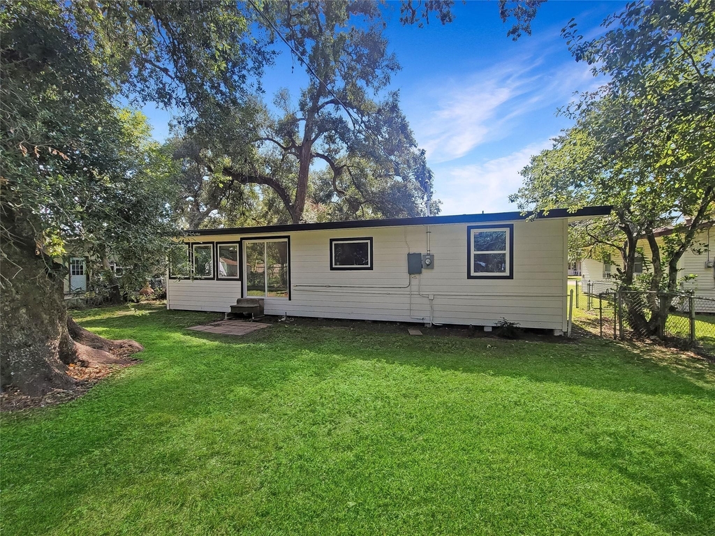 121 Wisteria Street - Photo 24