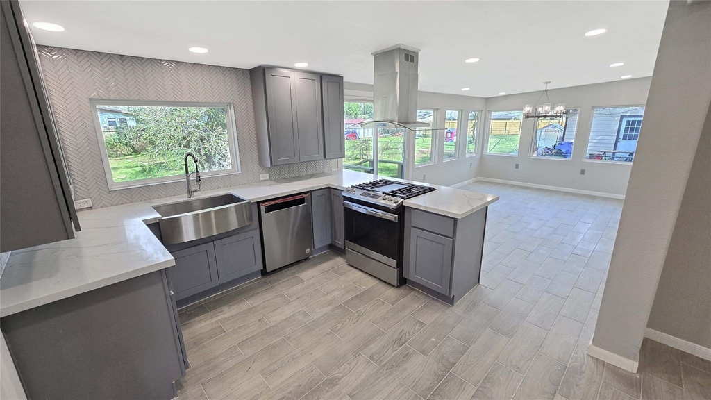 121 Wisteria Street - Photo 2
