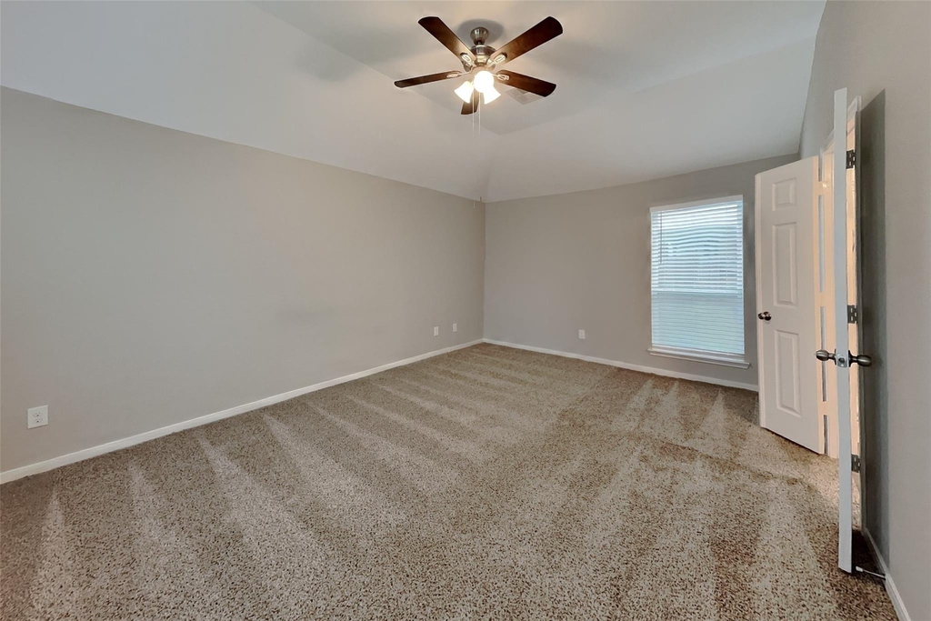9909 Climbing Tree Street - Photo 6