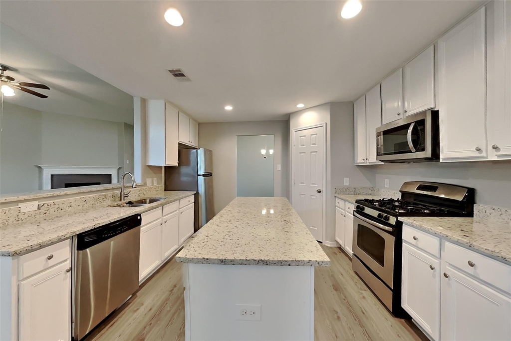 9909 Climbing Tree Street - Photo 3