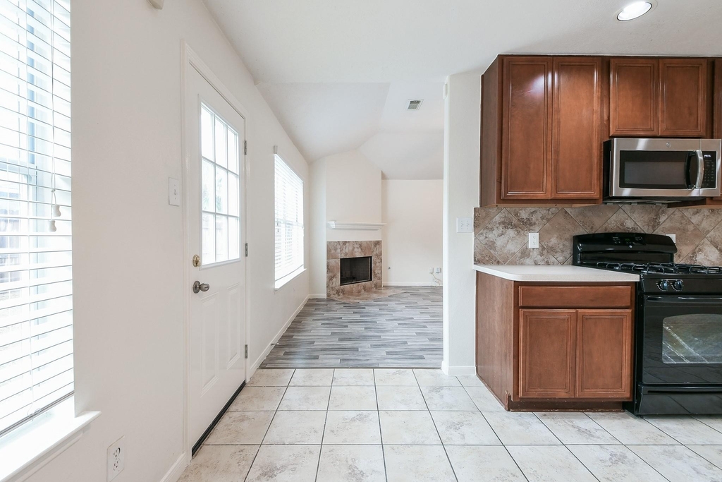8334 Loetsch Ridge Way - Photo 4