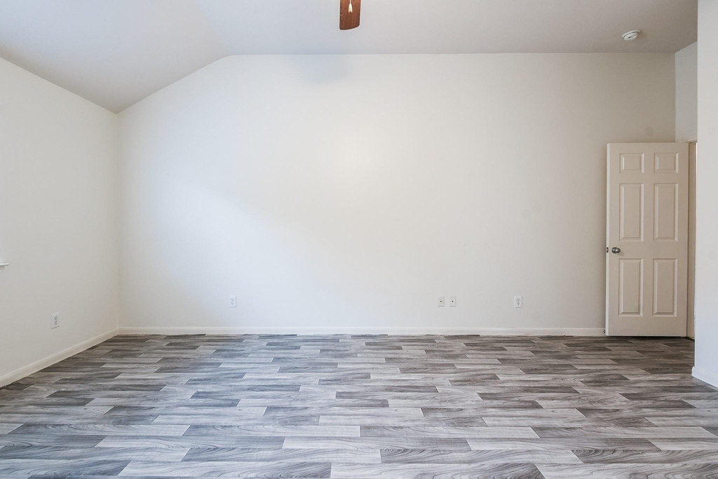 8334 Loetsch Ridge Way - Photo 9