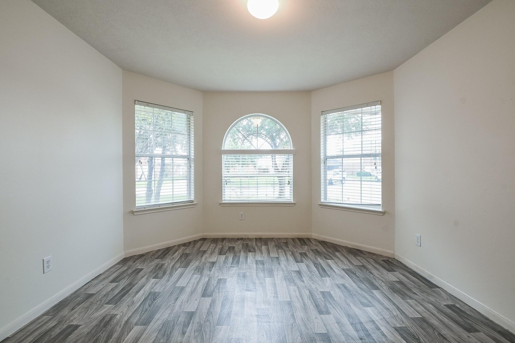 8334 Loetsch Ridge Way - Photo 19