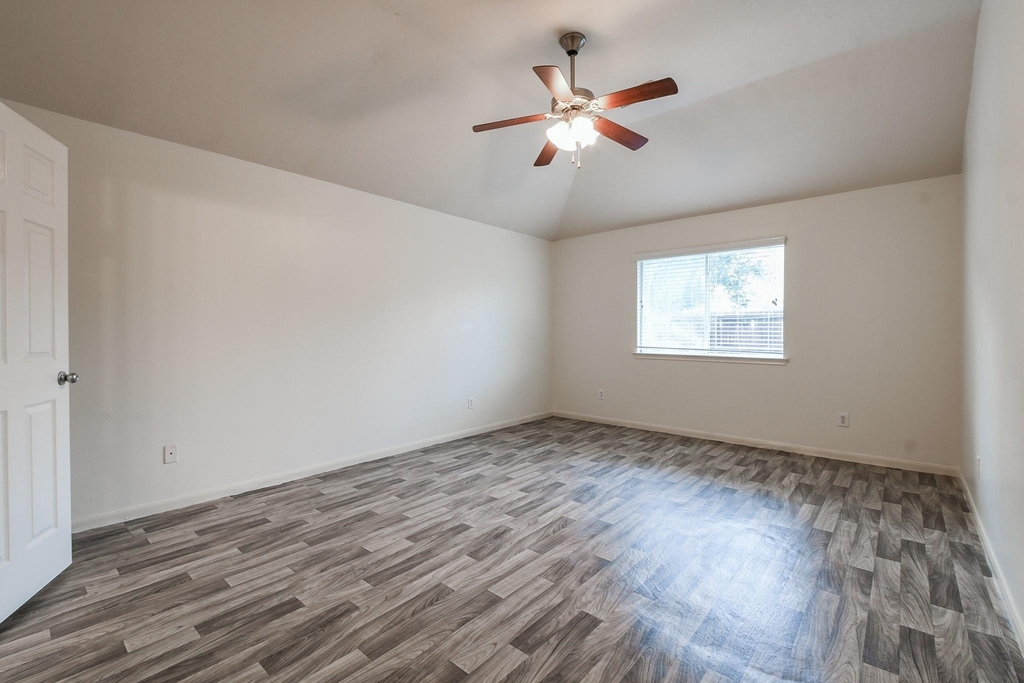 8334 Loetsch Ridge Way - Photo 7