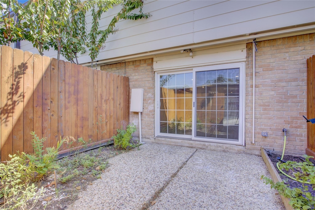 385 N Post Oak Lane - Photo 16