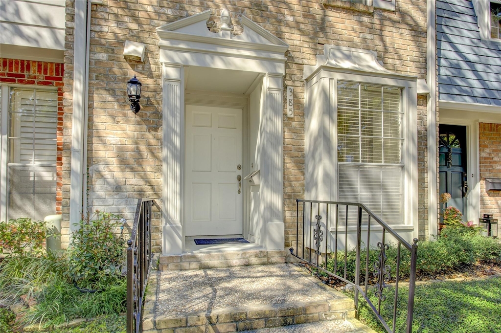 385 N Post Oak Lane - Photo 1