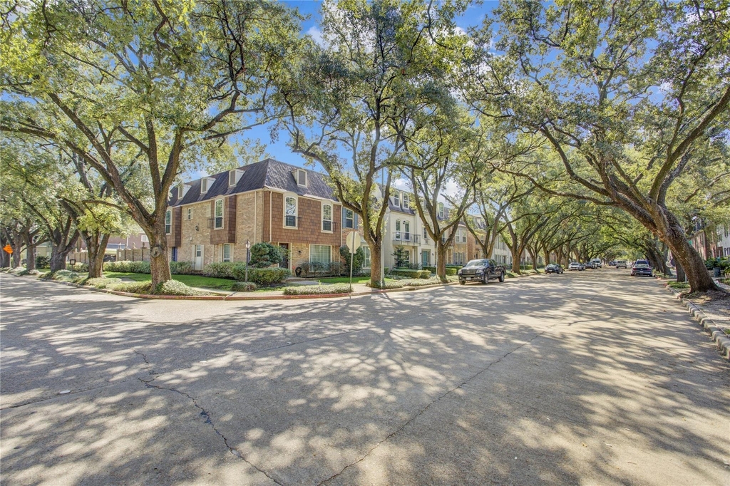 385 N Post Oak Lane - Photo 18