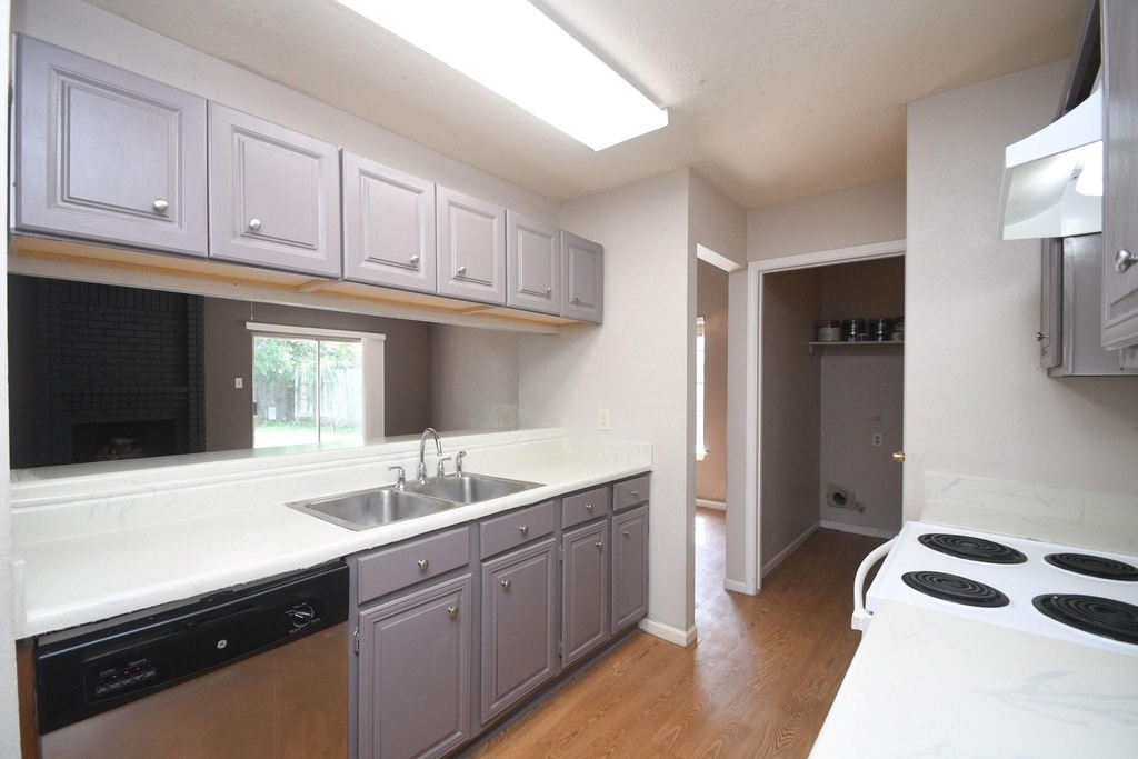 2411 Country Place Drive - Photo 10