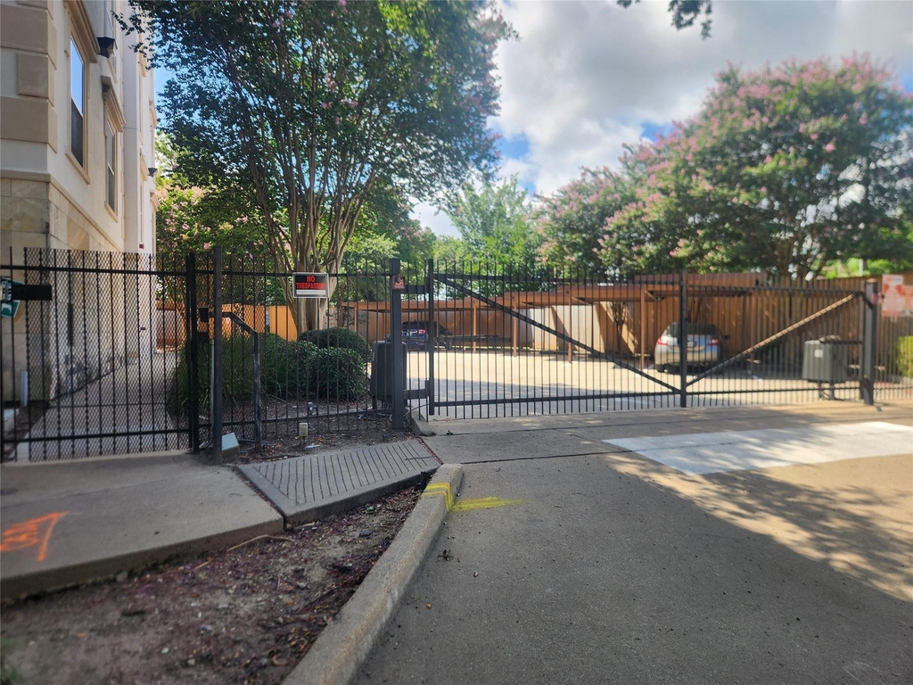 3501 Chenevert Street - Photo 7