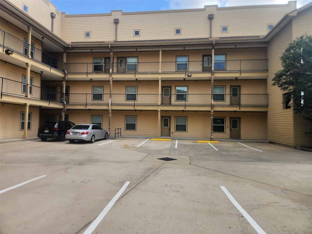 3501 Chenevert Street - Photo 8