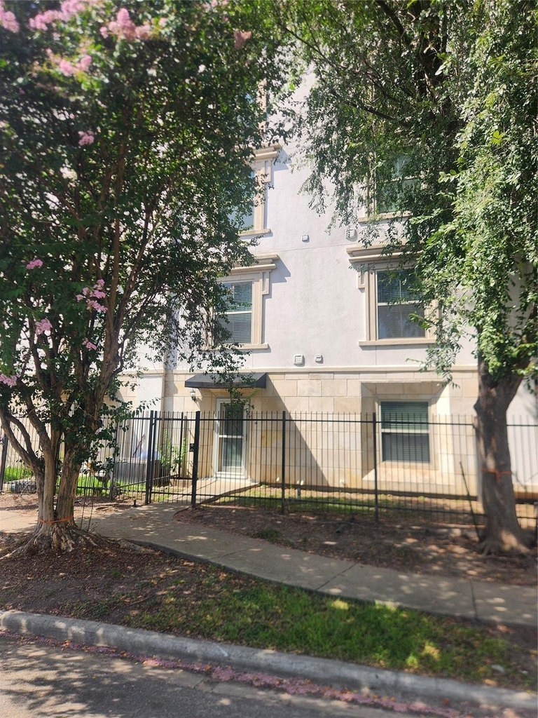 3501 Chenevert Street - Photo 1