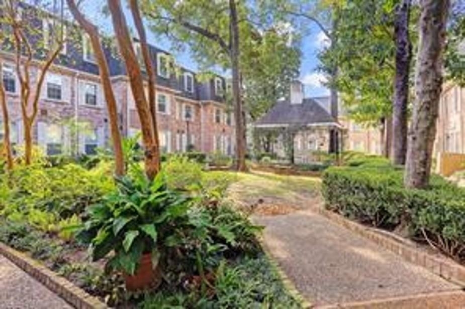 351 N Post Oak Lane - Photo 17