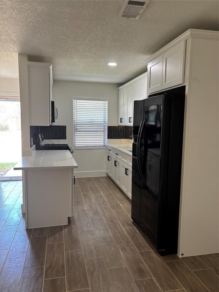 608 Circle Way - Photo 2