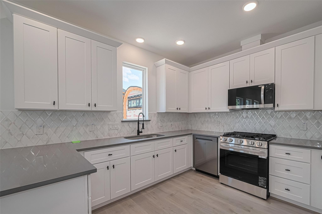 1350 W 24th Street - Photo 10