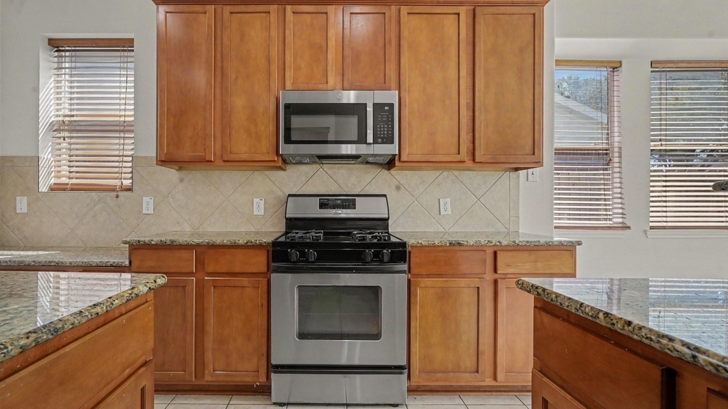 13711 Brighton Park Drive - Photo 11