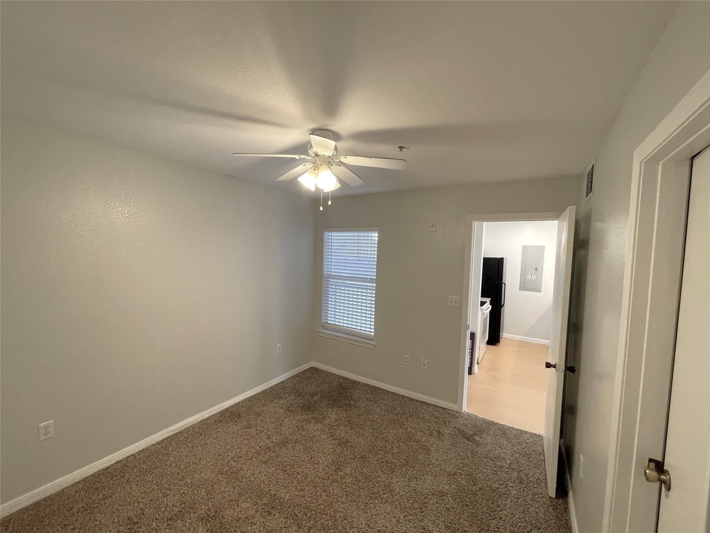523 Southwest Parkway - Photo 13