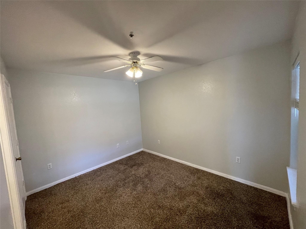 523 Southwest Parkway - Photo 9